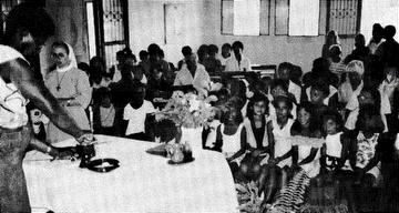 �u���I�E�f�E�W���l�C���̎s�X�̋���ł��A������i�Ղ͗��Ȃ��A�M�k�ƃV�X�^�[�Ō��t�̍ՋV�Ɛ��̔q�̂��s���B�v�i���J���_���j
